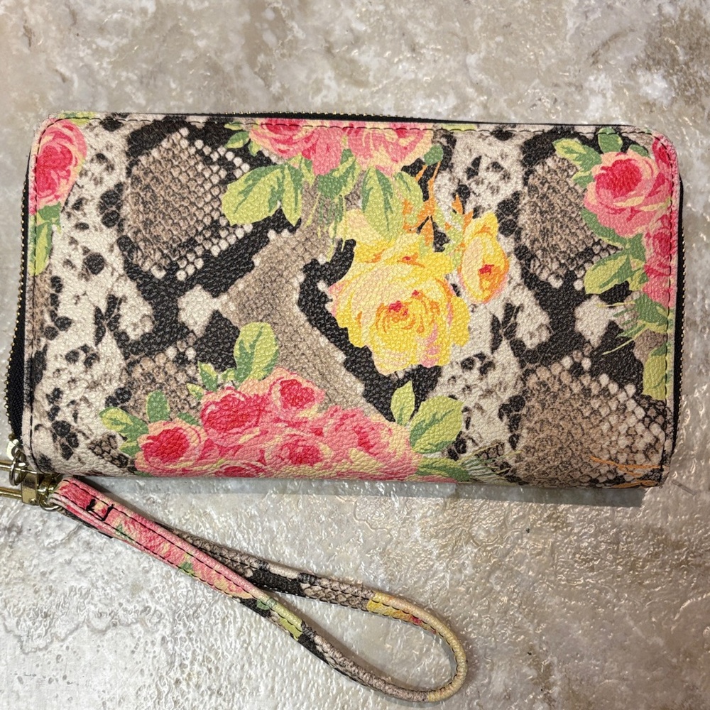 Betsey Johnson Pink Floral Snake-Print Wristlet Wallet like new condition - Picture 4 of 4